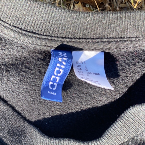 H&M Long Sleeve NYC - Picture 2 of 2